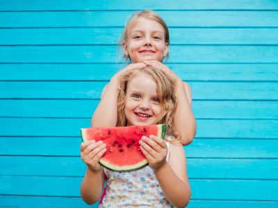 60 frases para foto com primos que são a melhor parte da família