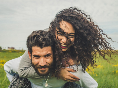 60 frases para foto com namorado sorrindo que despertam a alegria que ele desperta em você